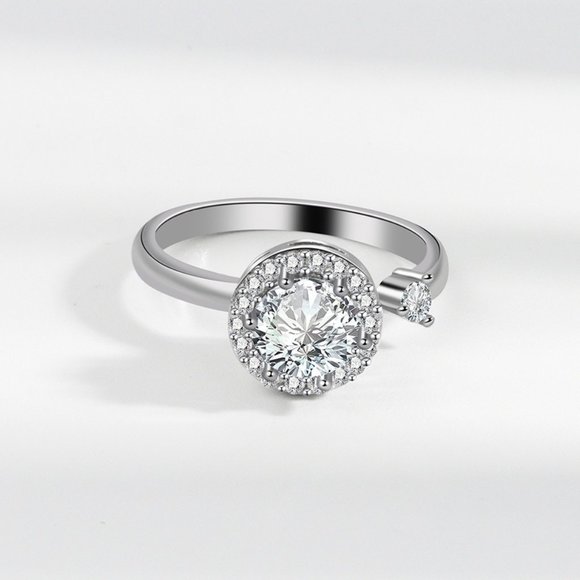 Queen- Spinner Ring - Picture 3 of 3